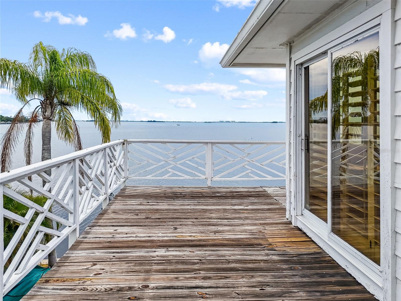 Listing photo id 18 for 121 Augusta Avenue