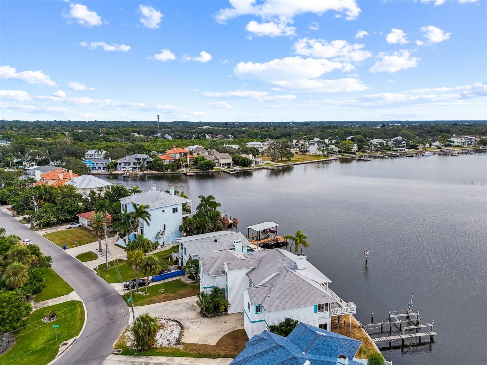 Listing photo id 22 for 121 Augusta Avenue