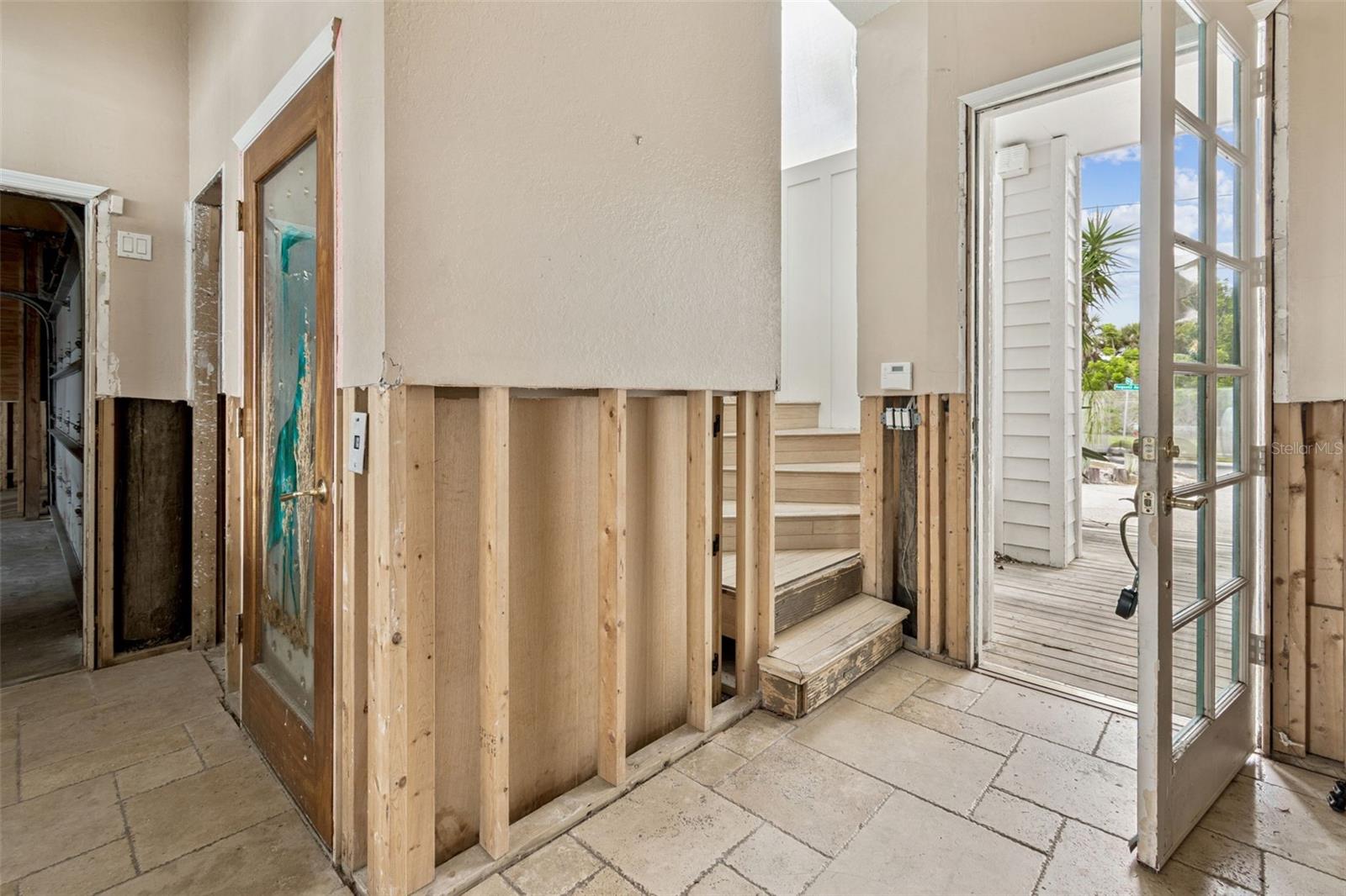 Listing photo id 32 for 121 Augusta Avenue