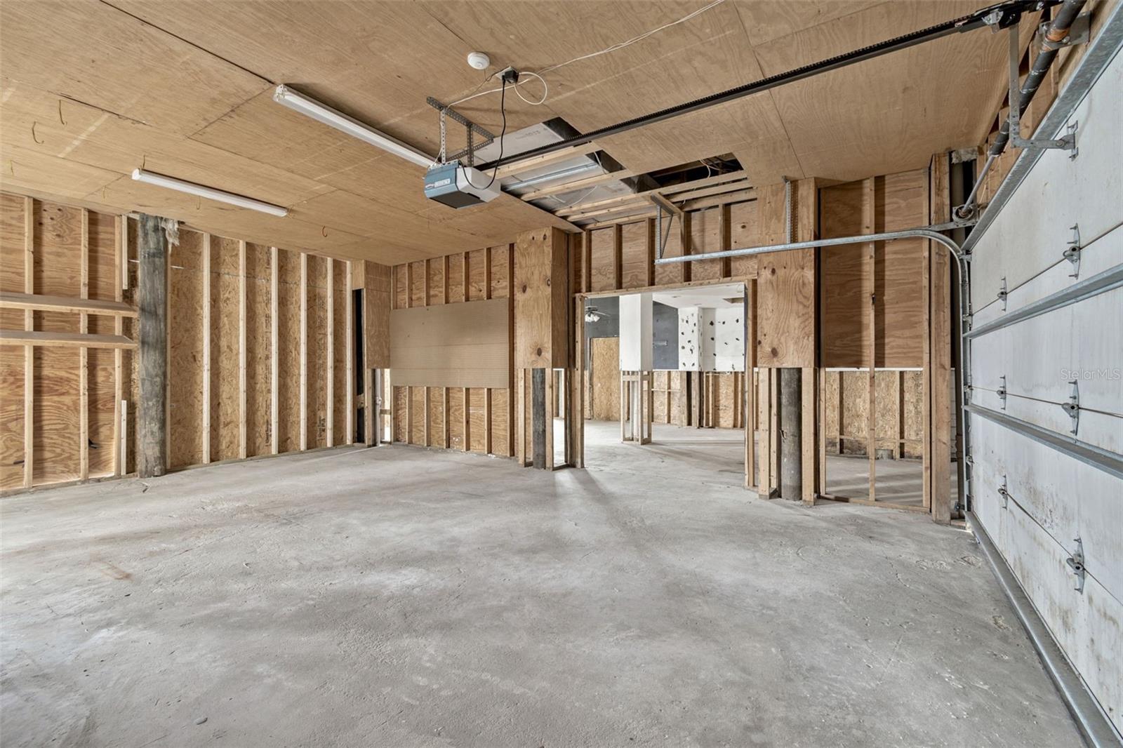 Listing photo id 33 for 121 Augusta Avenue