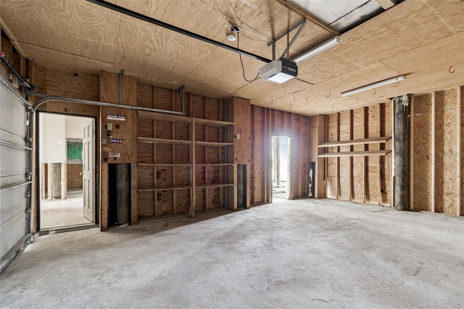 Listing photo id 35 for 121 Augusta Avenue