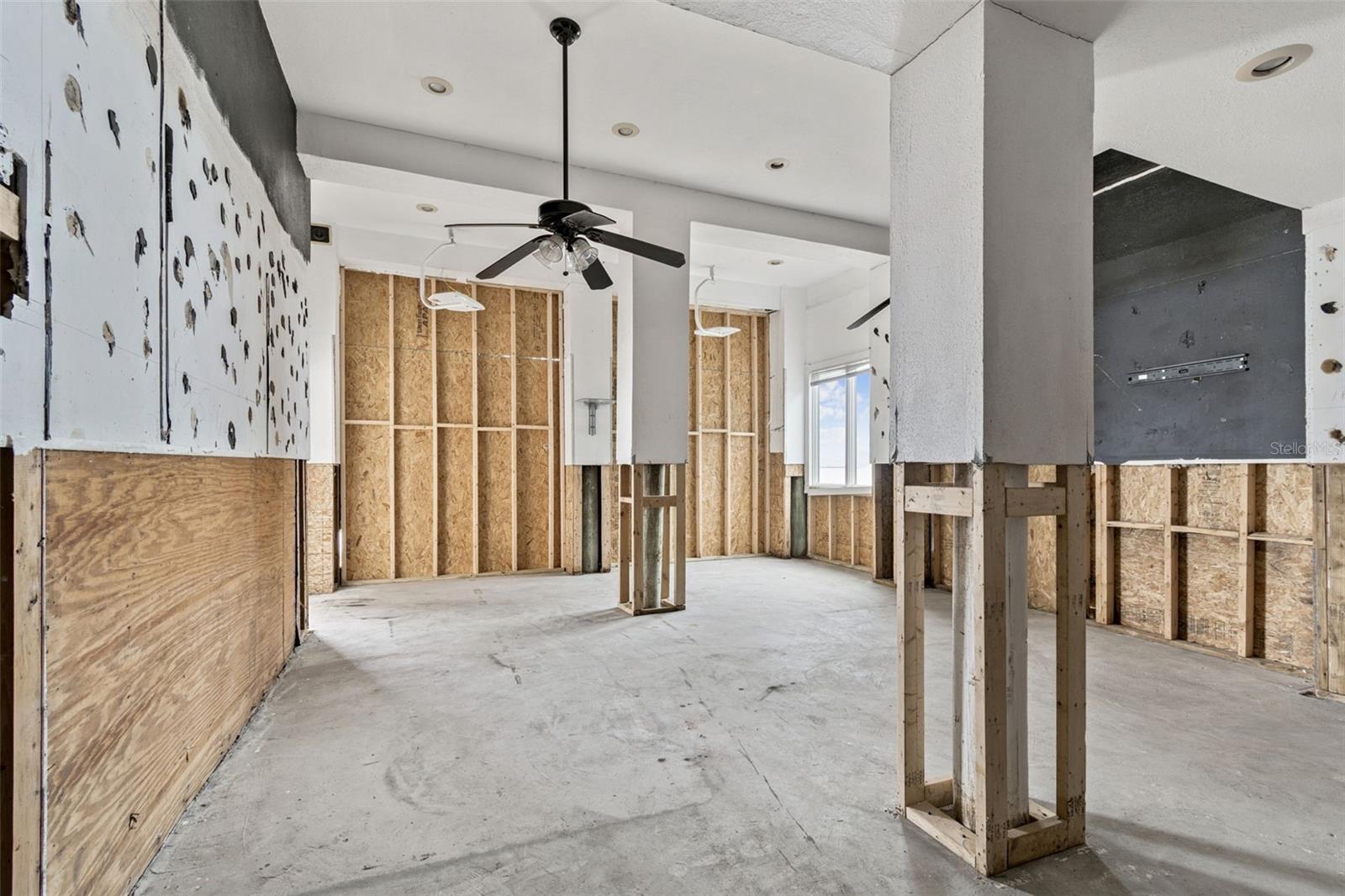 Listing photo id 38 for 121 Augusta Avenue