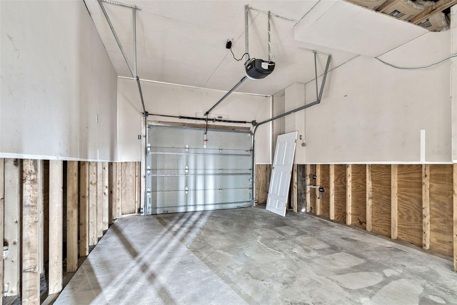 Listing photo id 43 for 121 Augusta Avenue