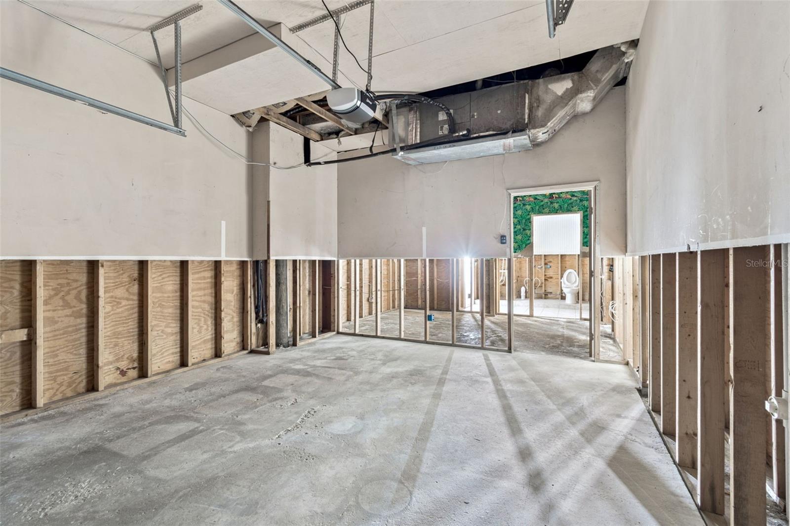 Listing photo id 44 for 121 Augusta Avenue