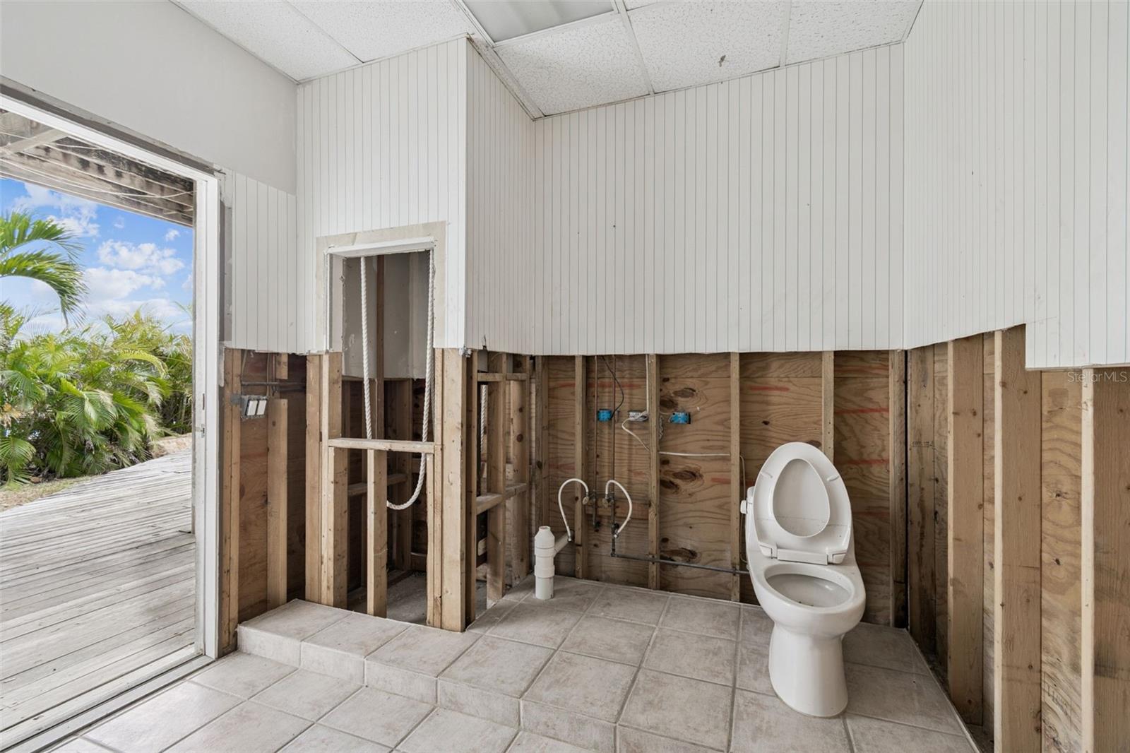 Listing photo id 45 for 121 Augusta Avenue