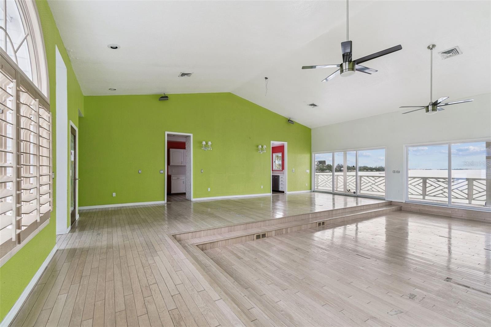 Listing photo id 48 for 121 Augusta Avenue