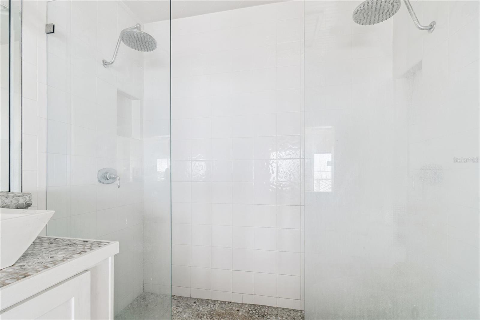 Listing photo id 57 for 121 Augusta Avenue