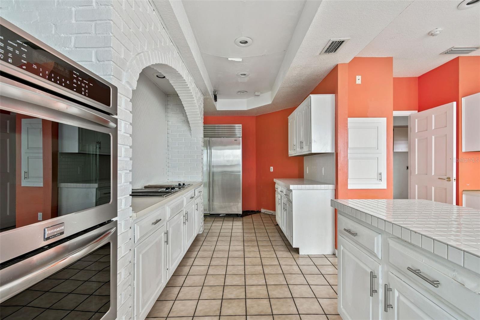 Listing photo id 61 for 121 Augusta Avenue