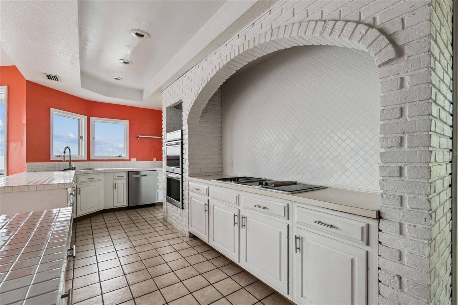 Listing photo id 62 for 121 Augusta Avenue