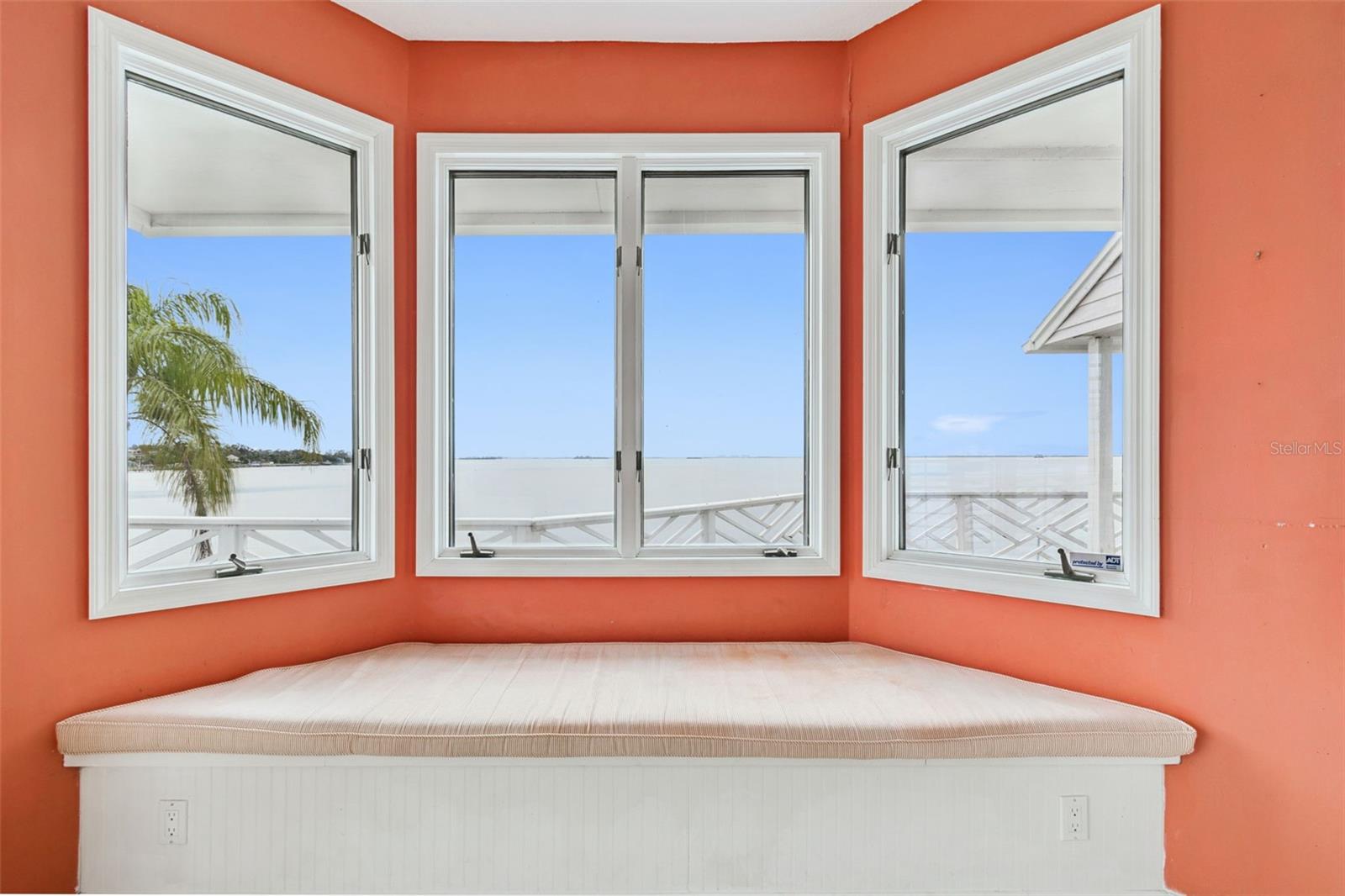 Listing photo id 66 for 121 Augusta Avenue