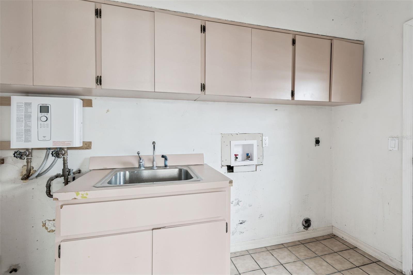 Listing photo id 67 for 121 Augusta Avenue