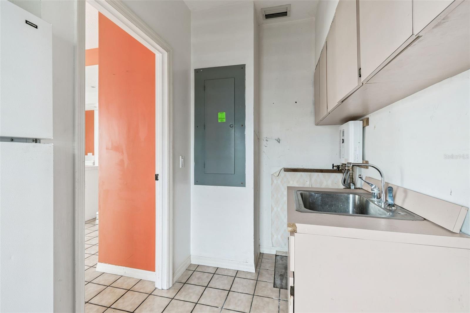 Listing photo id 68 for 121 Augusta Avenue