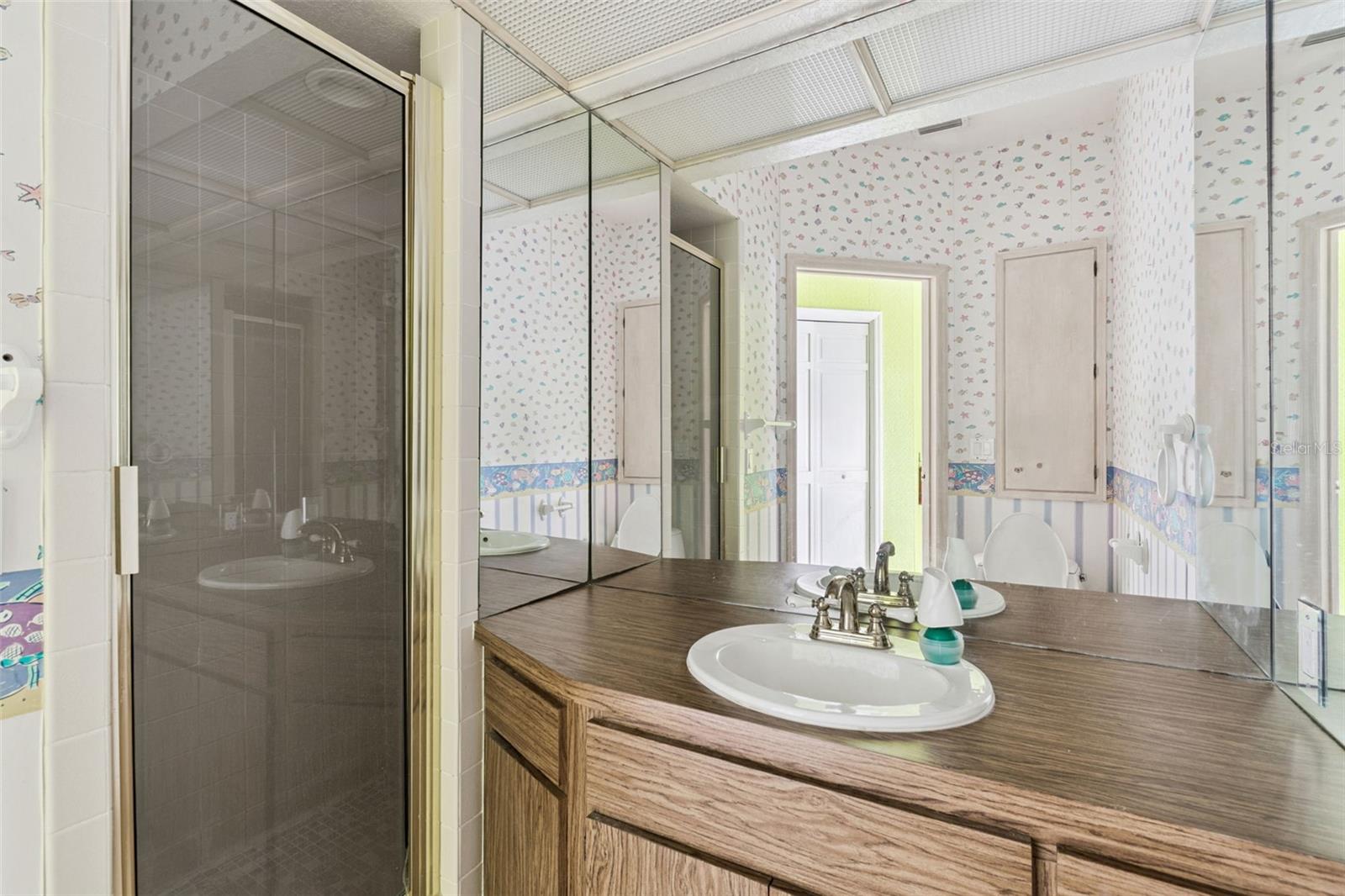 Listing photo id 69 for 121 Augusta Avenue