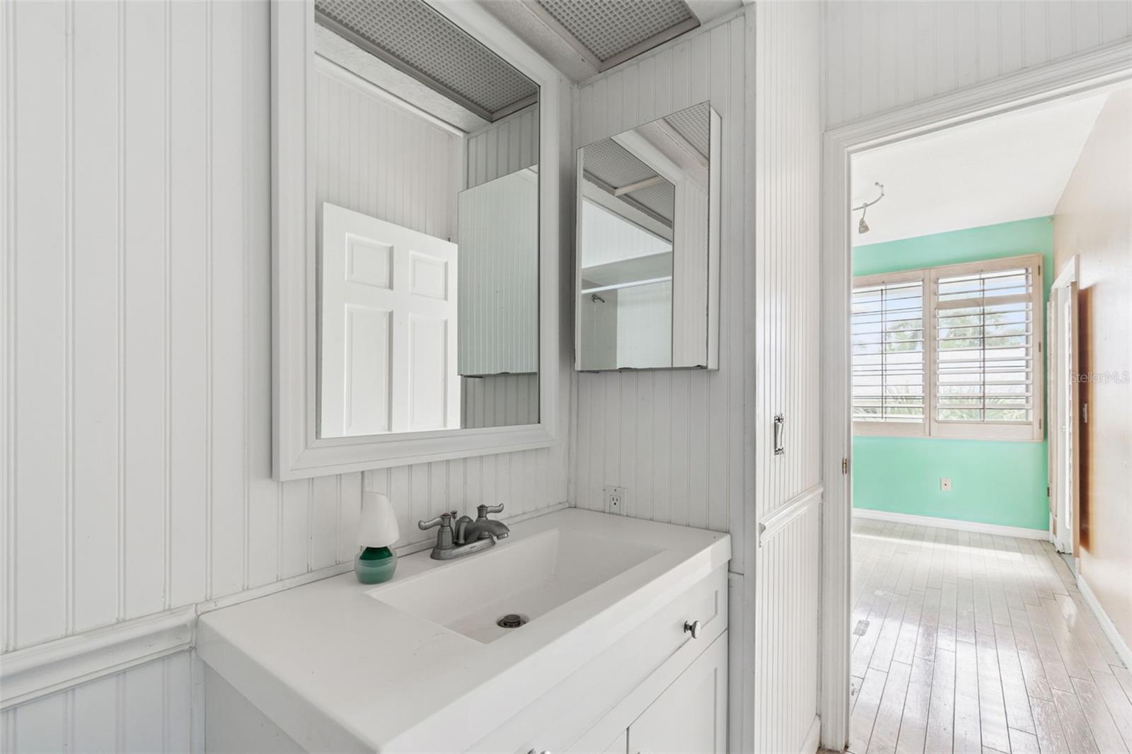 Listing photo id 78 for 121 Augusta Avenue