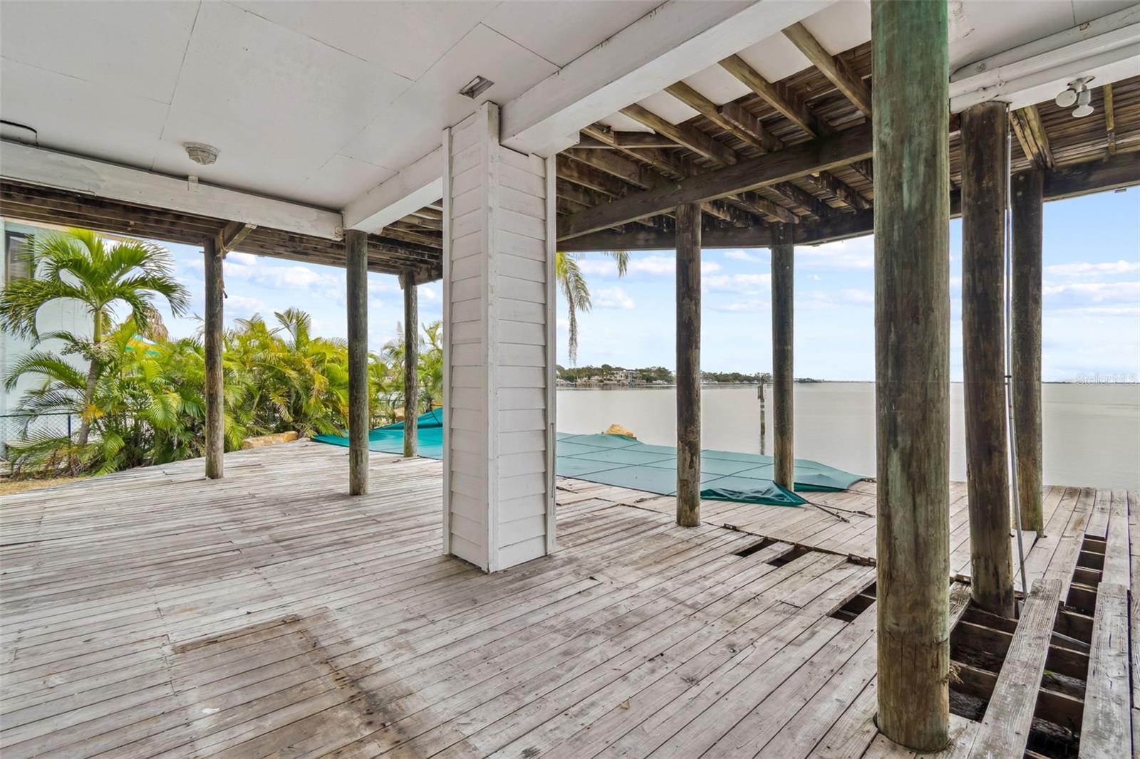 Listing photo id 7 for 121 Augusta Avenue