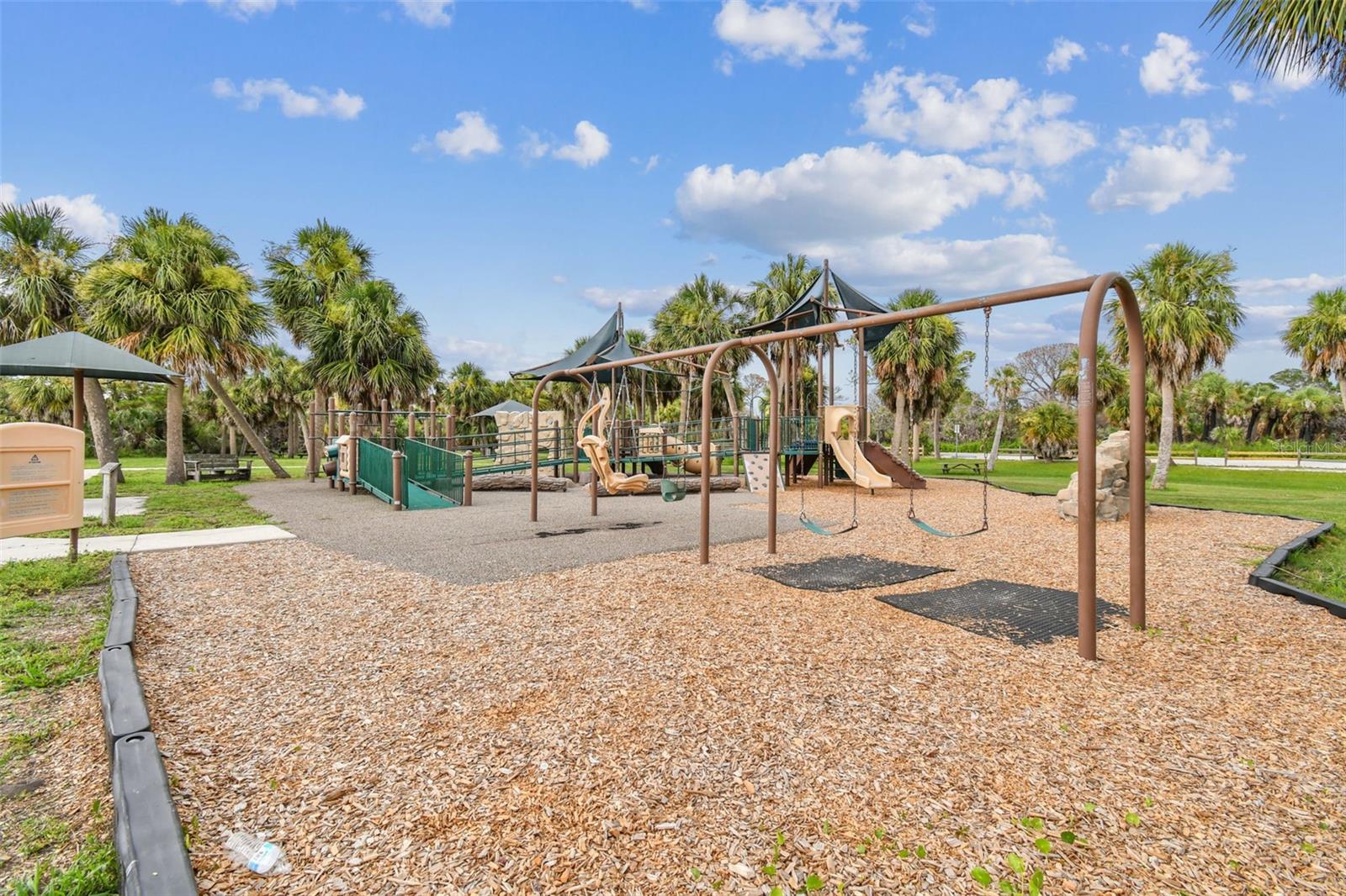 Listing photo id 90 for 121 Augusta Avenue