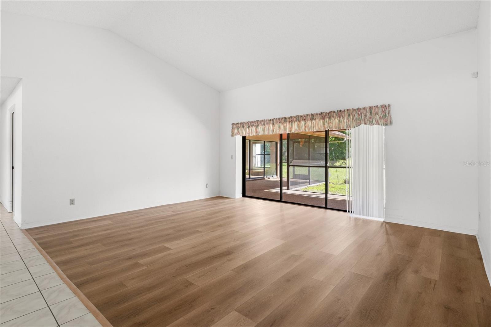 Listing photo id 9 for 16125 Ancroft Court