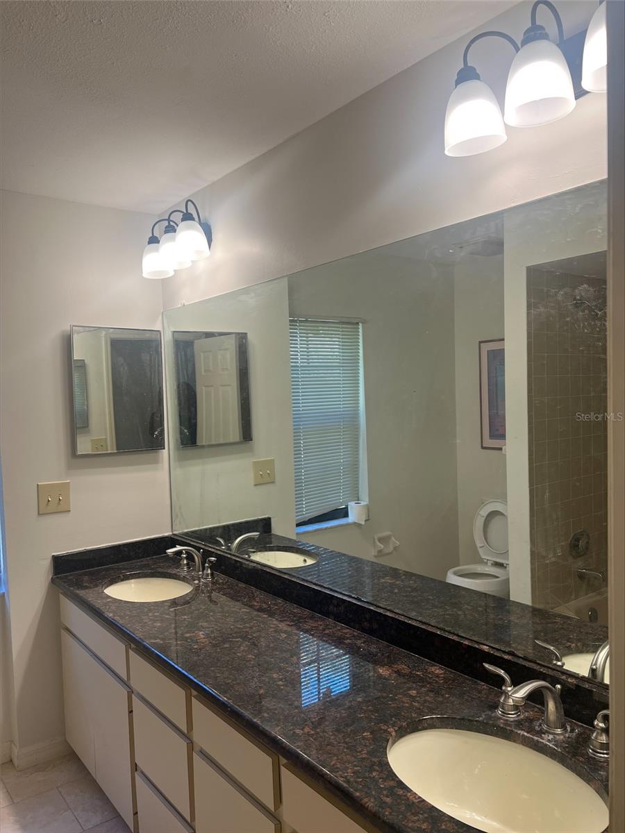 Listing photo id 13 for 16125 Ancroft Court