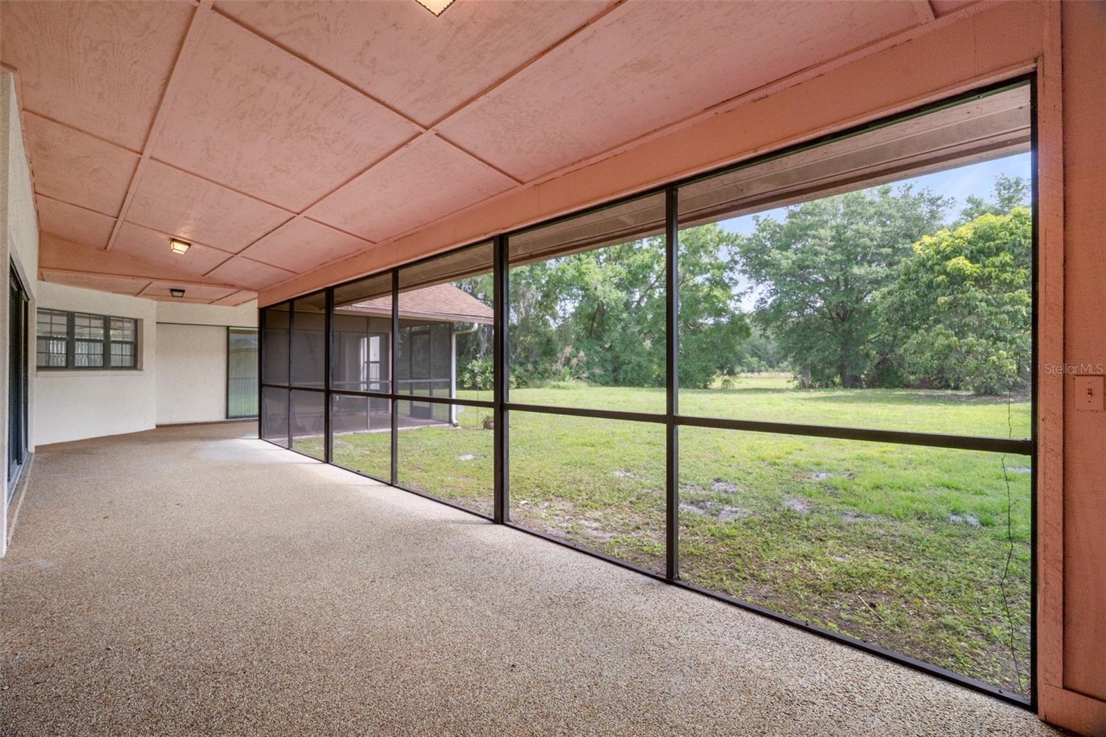 Listing photo id 16 for 16125 Ancroft Court