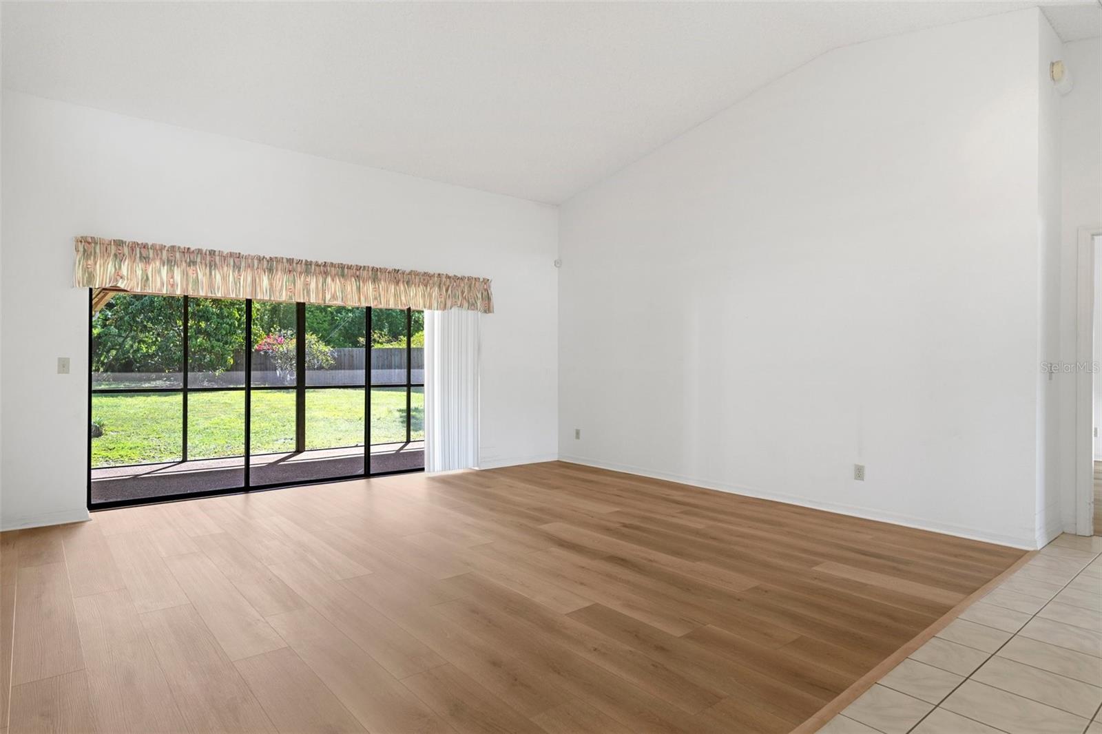 Listing photo id 2 for 16125 Ancroft Court