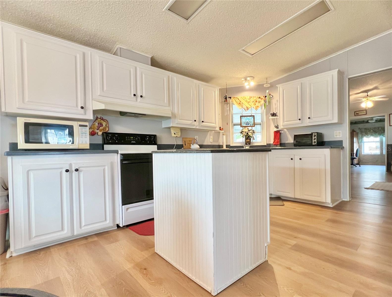 Image 10 of 37 For 51 Pindo Palm Street E