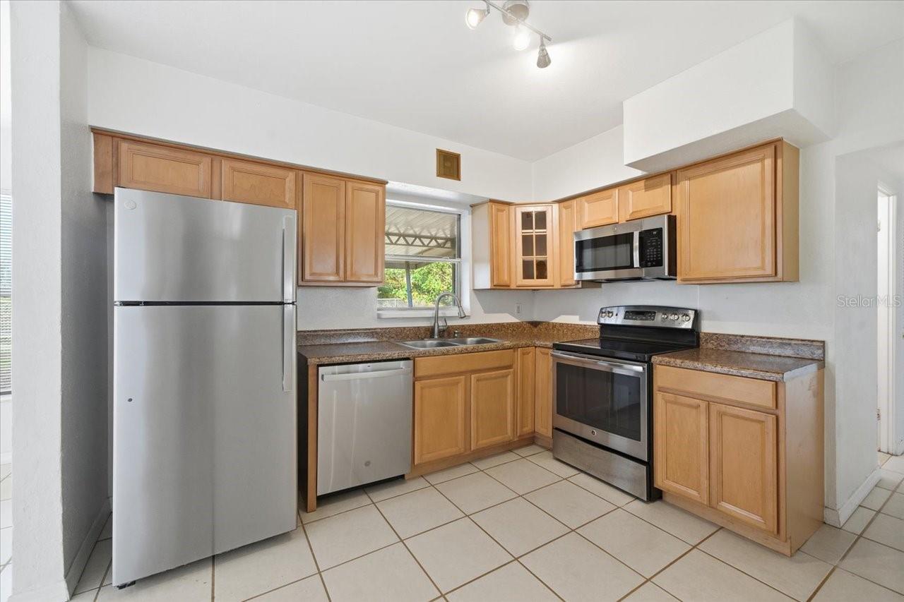 Image 7 of 26 For 10971 57th Avenue