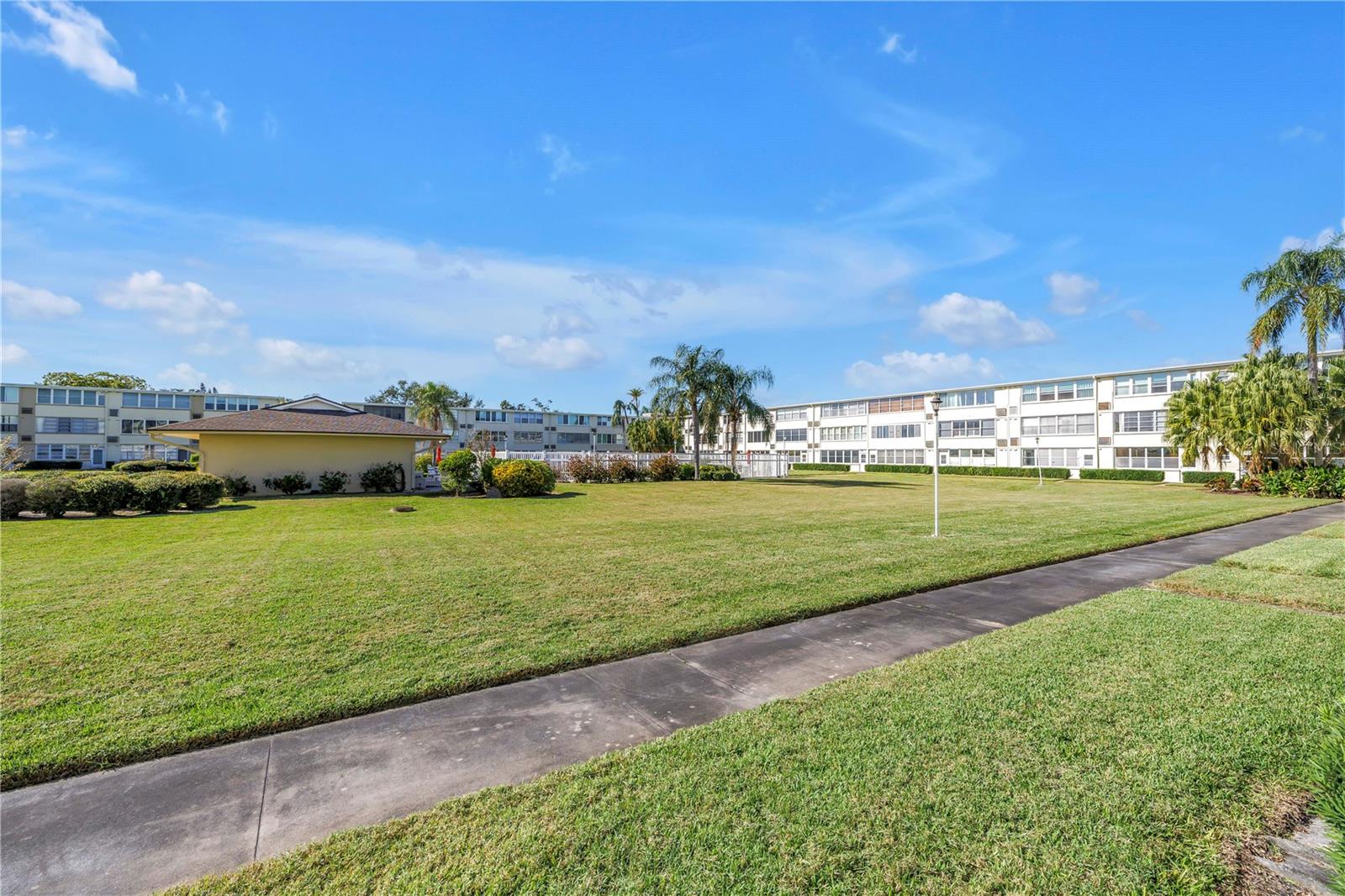 Image 26 of 44 For 951 79th Avenue N 325