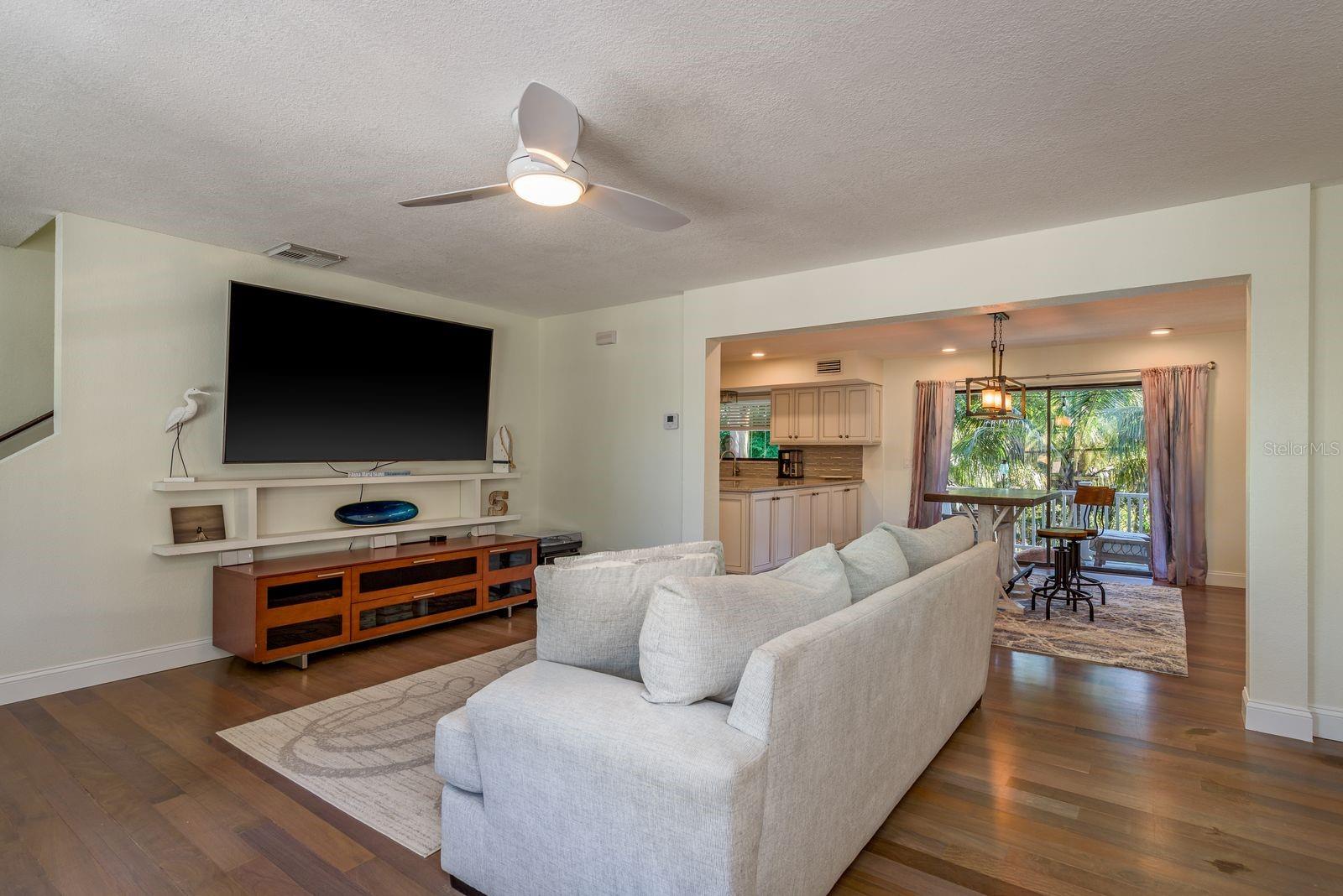 Image 12 of 88 For 758 Claudia