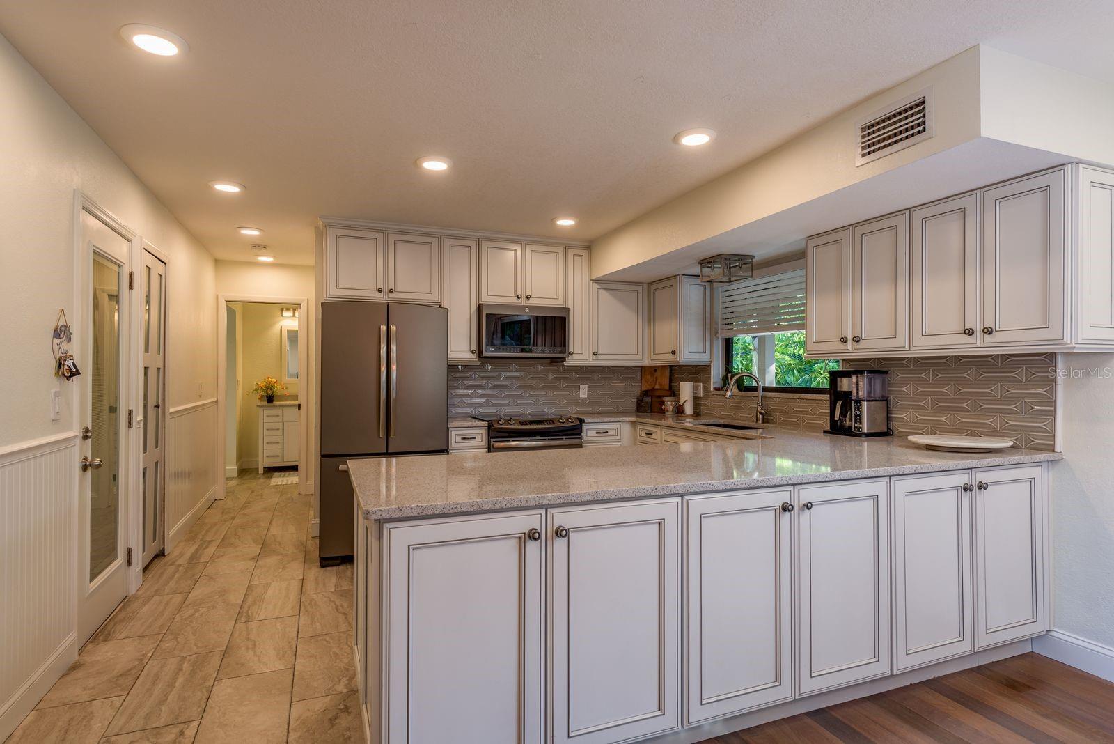 Image 18 of 88 For 758 Claudia