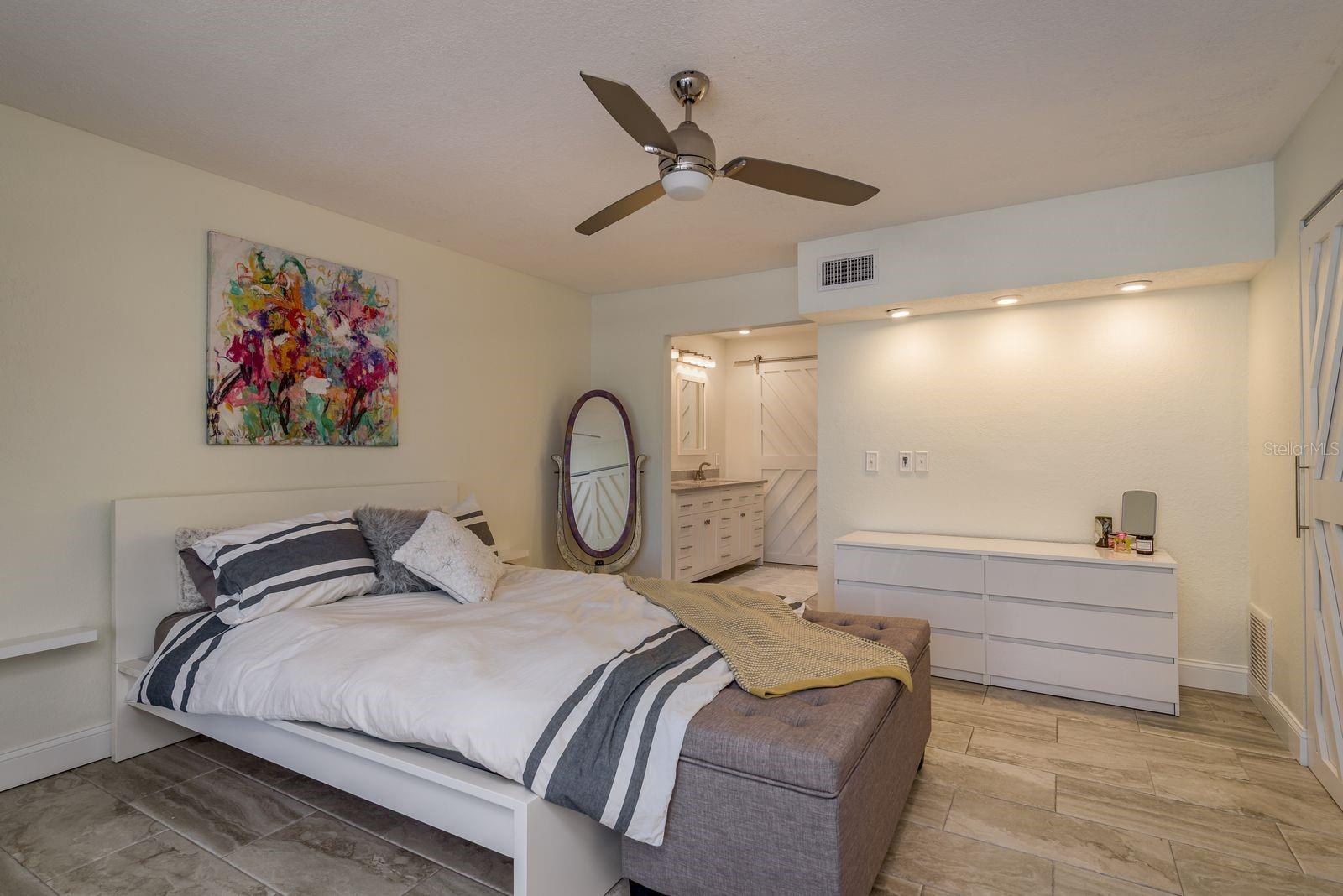 Image 32 of 88 For 758 Claudia