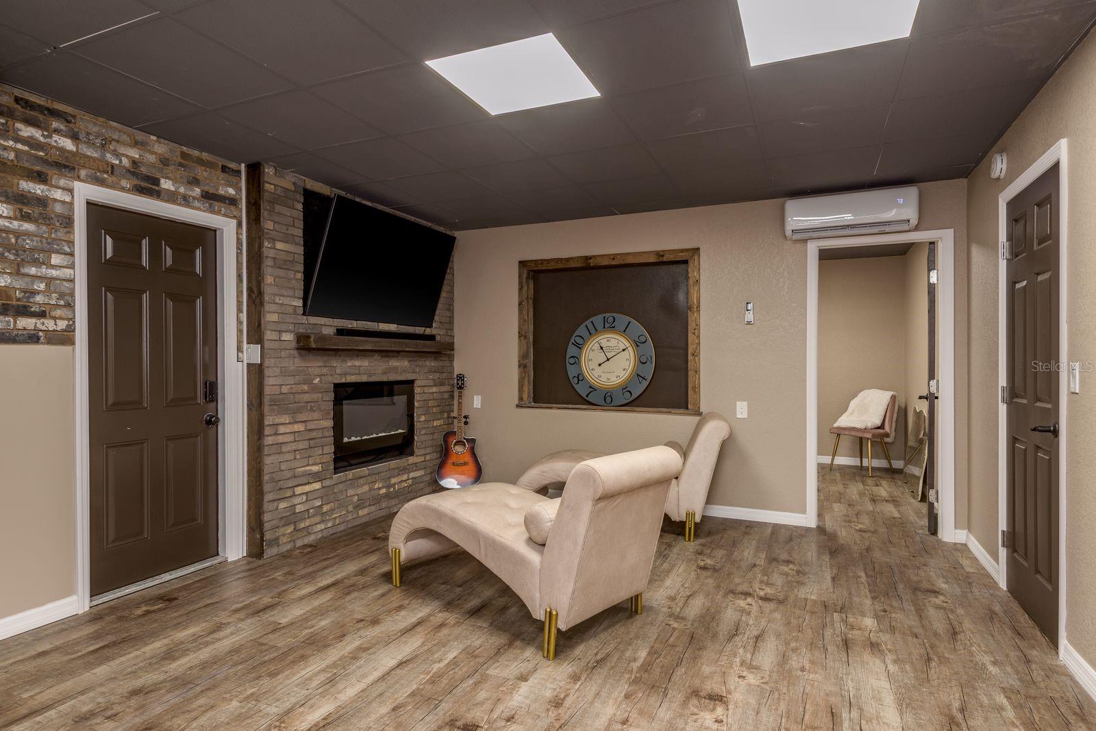 Image 56 of 88 For 758 Claudia