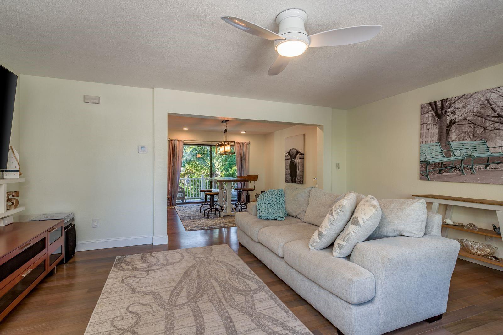 Image 8 of 88 For 758 Claudia