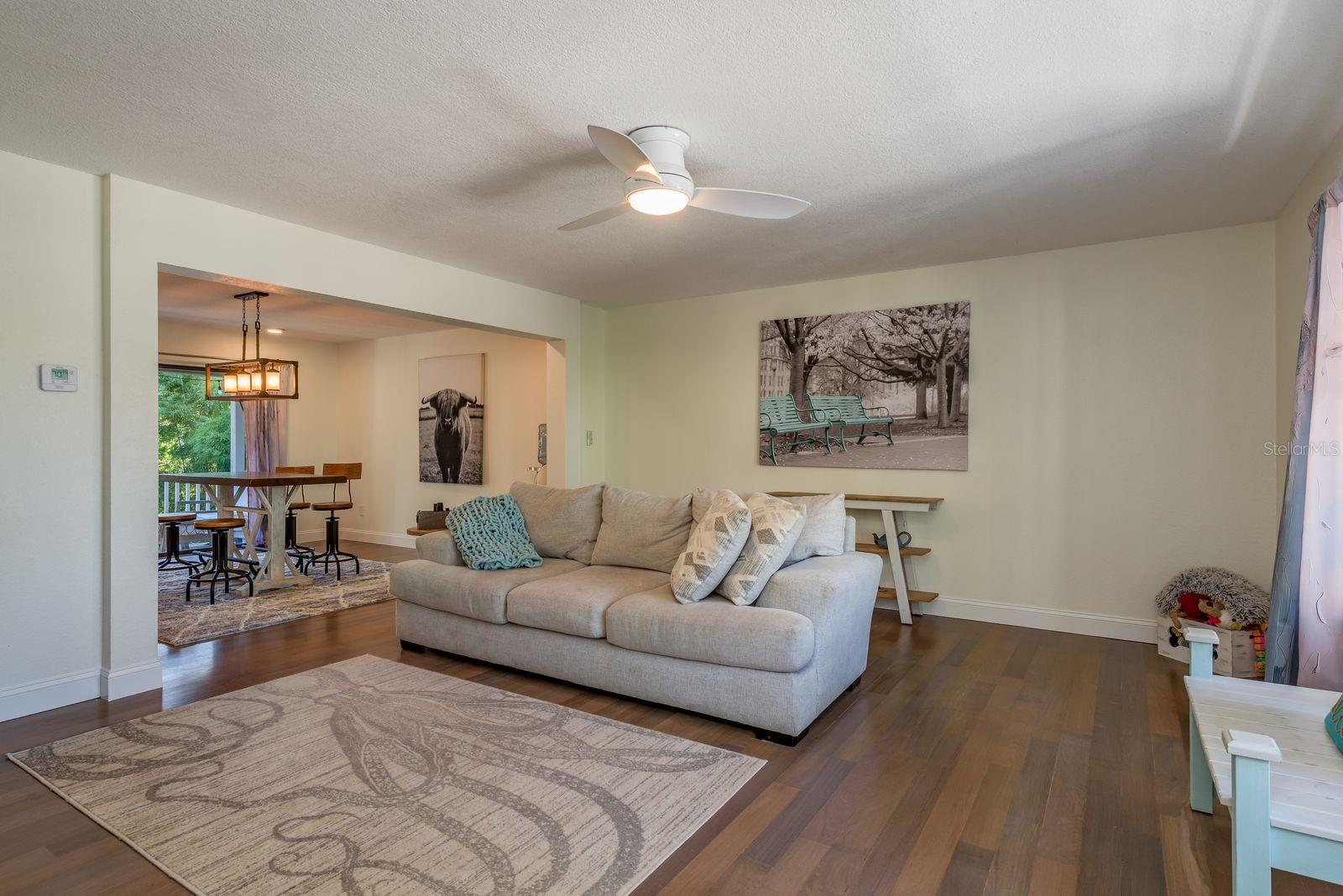 Image 9 of 88 For 758 Claudia