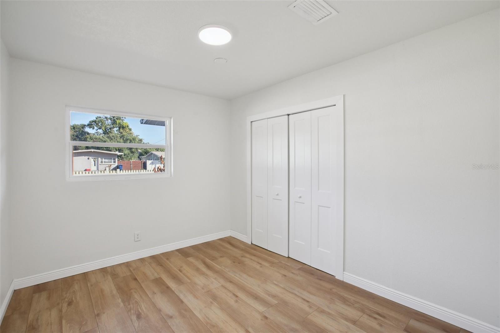 Image 18 of 33 For 4116 Iowa Avenue