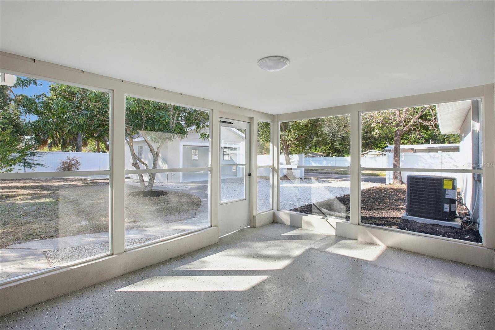 Image 29 of 33 For 4116 Iowa Avenue