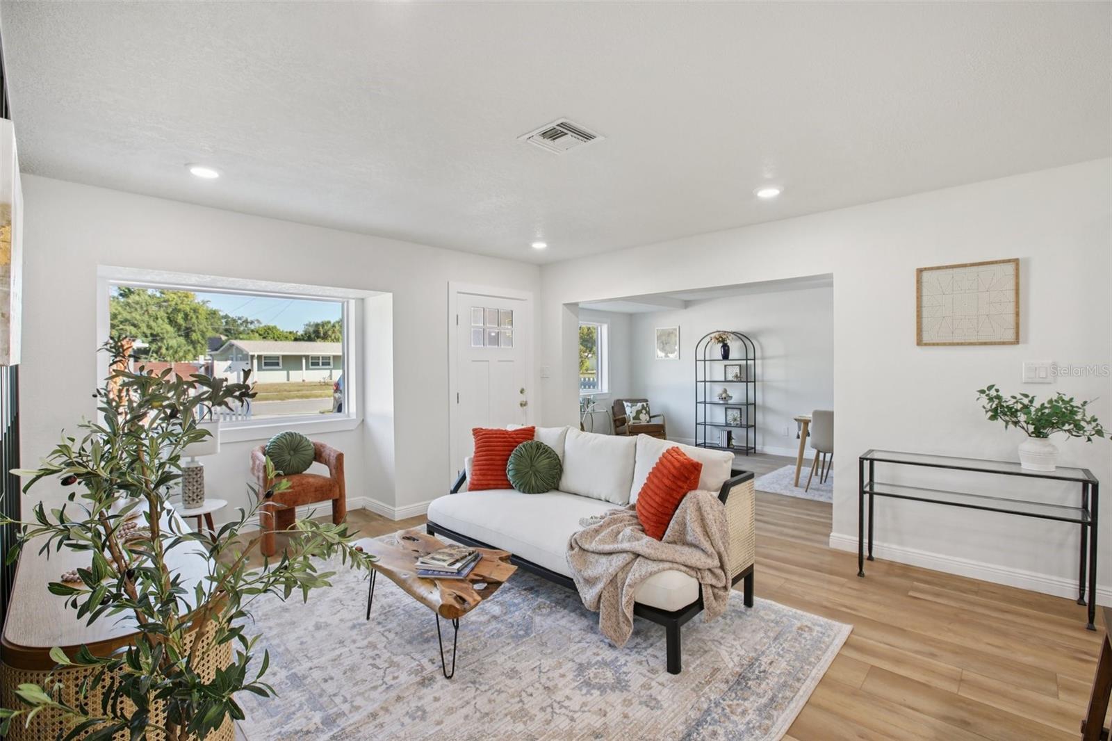 Image 3 of 33 For 4116 Iowa Avenue