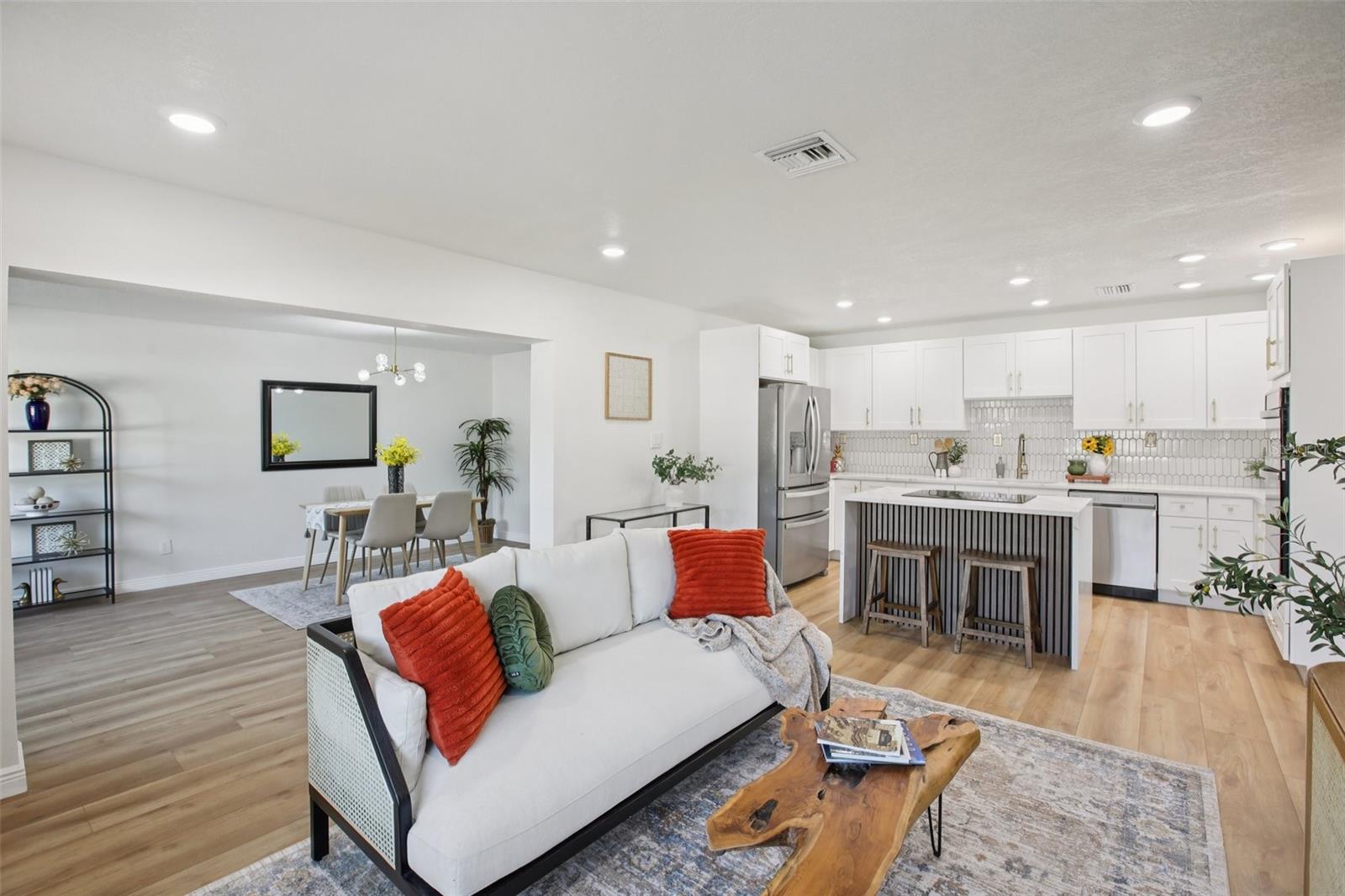 Image 4 of 33 For 4116 Iowa Avenue