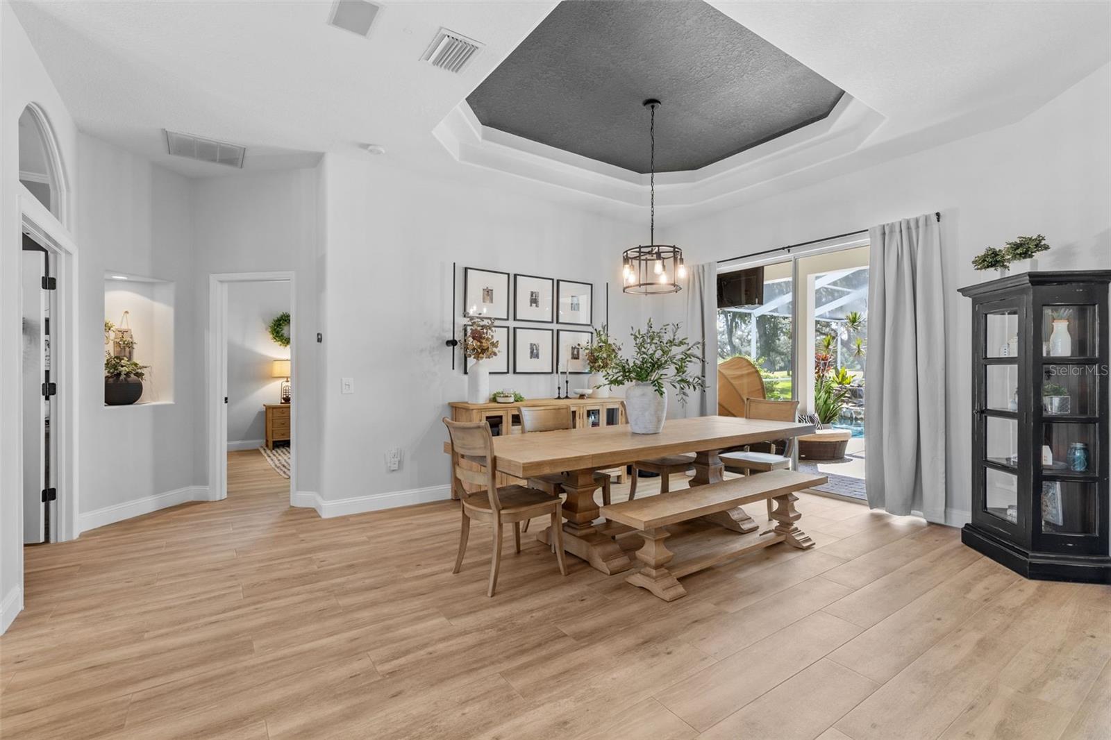 Listing photo id 10 for 16715 Eagle Oak Drive