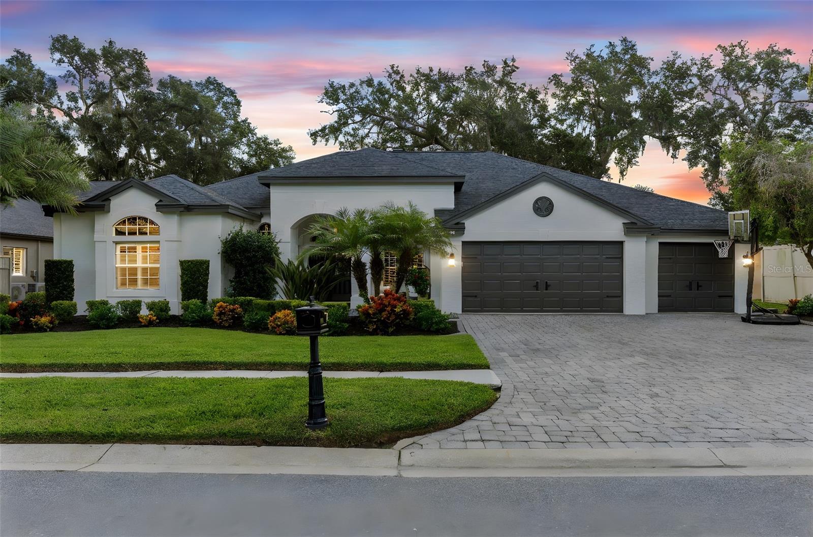 Listing photo id 0 for 16715 Eagle Oak Drive