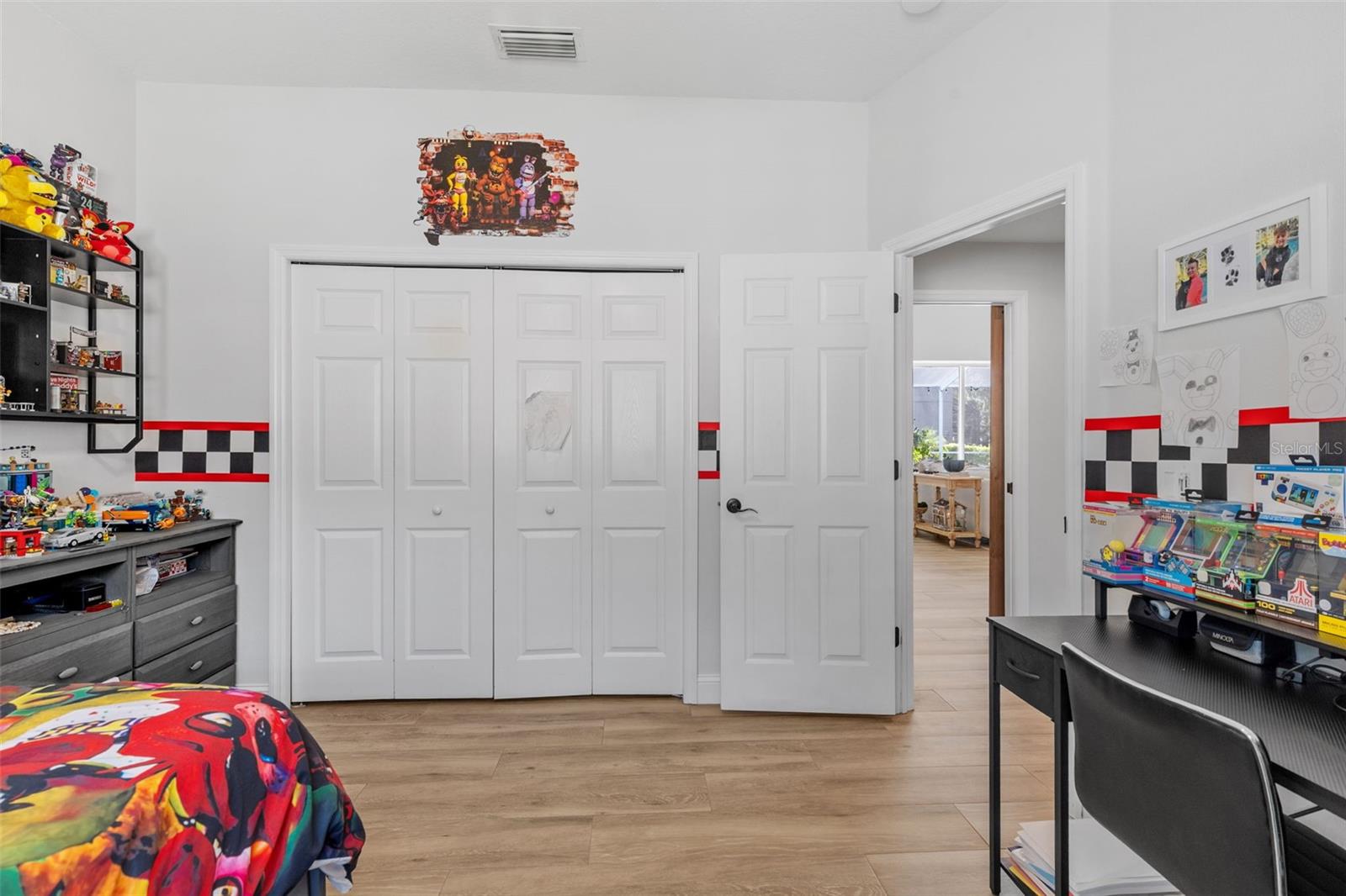 Listing photo id 33 for 16715 Eagle Oak Drive