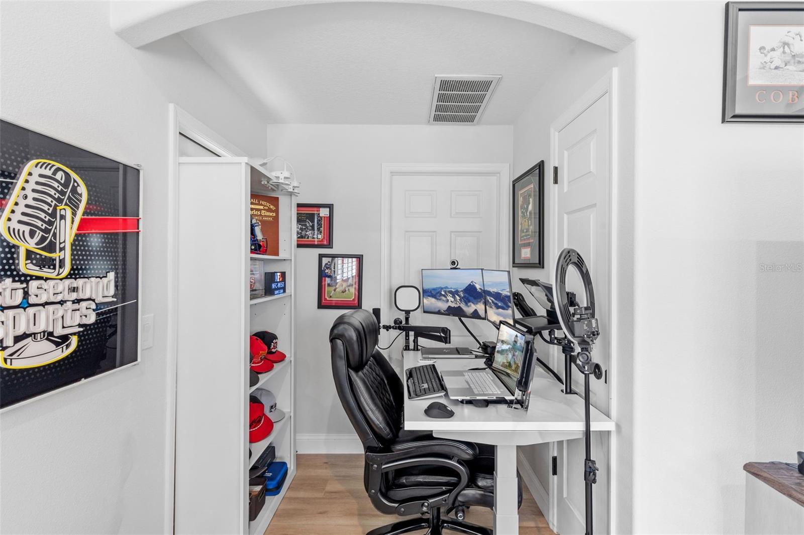 Listing photo id 47 for 16715 Eagle Oak Drive