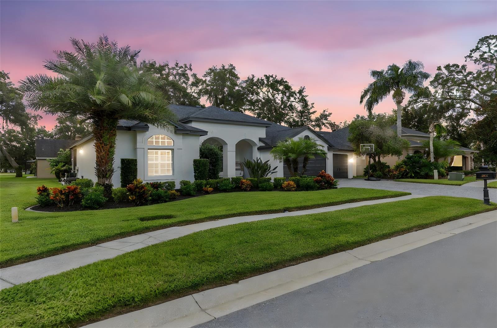 Listing photo id 3 for 16715 Eagle Oak Drive
