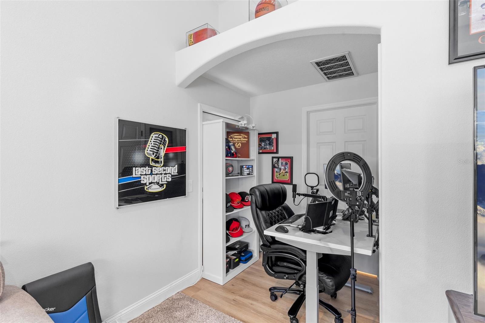 Listing photo id 48 for 16715 Eagle Oak Drive