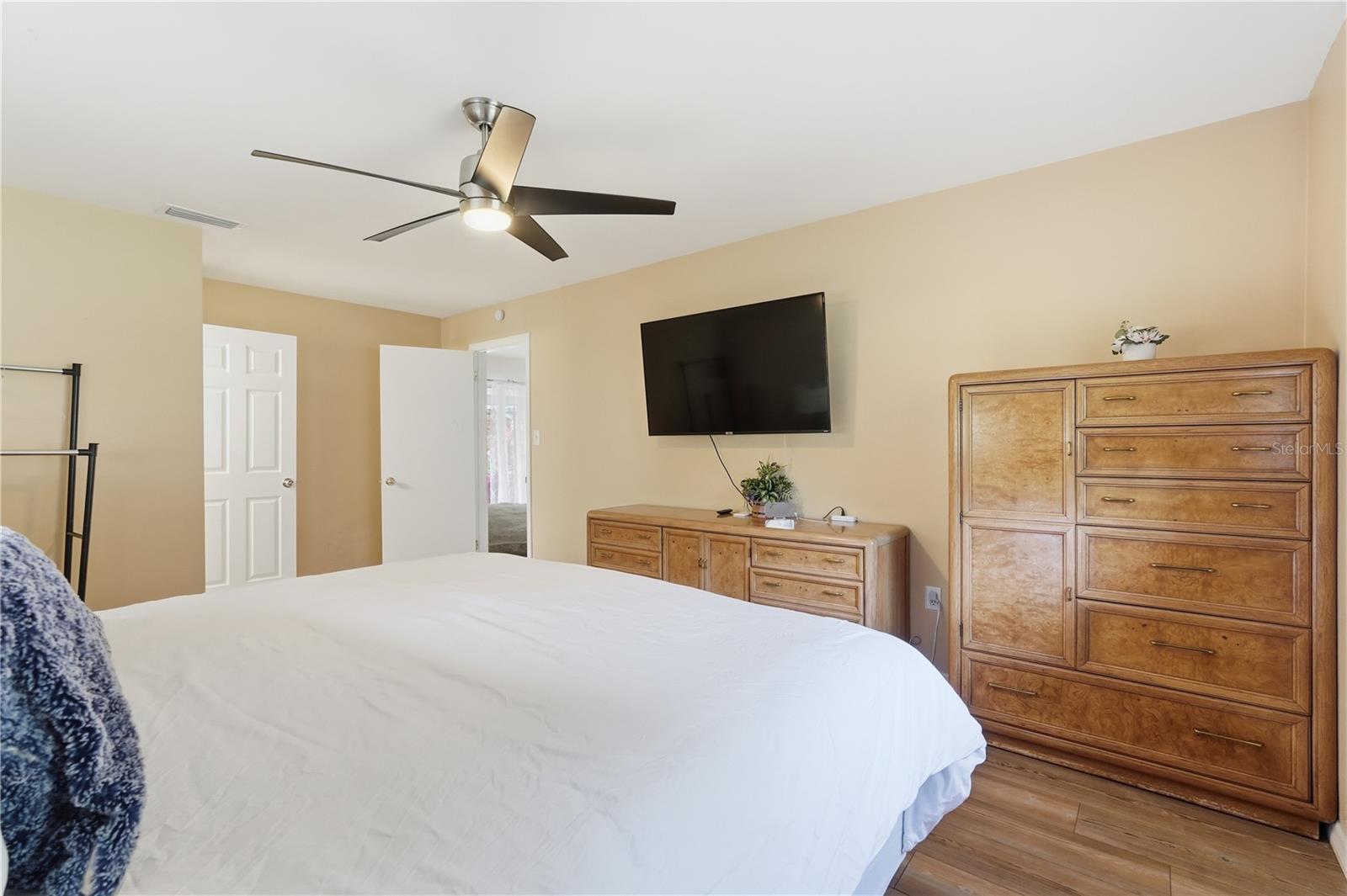 Image 14 of 37 For 764 Forest Glen Road