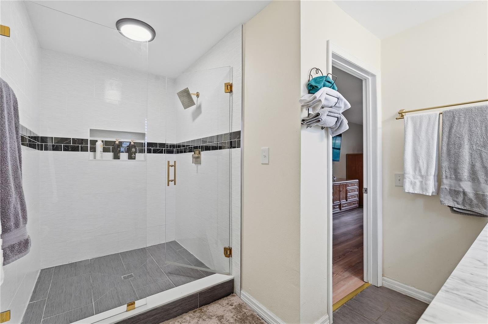 Image 16 of 37 For 764 Forest Glen Road