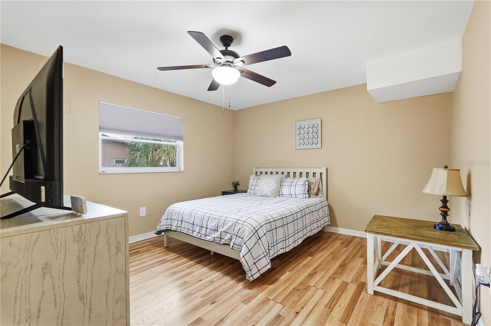 Image 17 of 37 For 764 Forest Glen Road