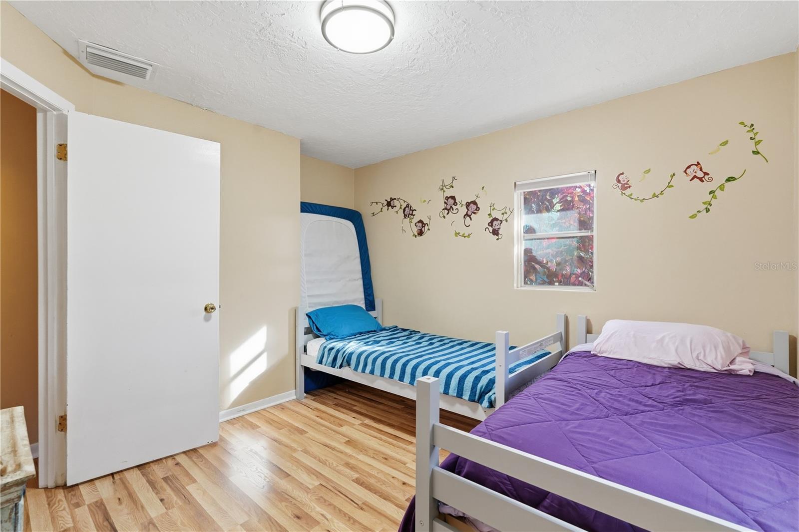 Image 25 of 37 For 764 Forest Glen Road