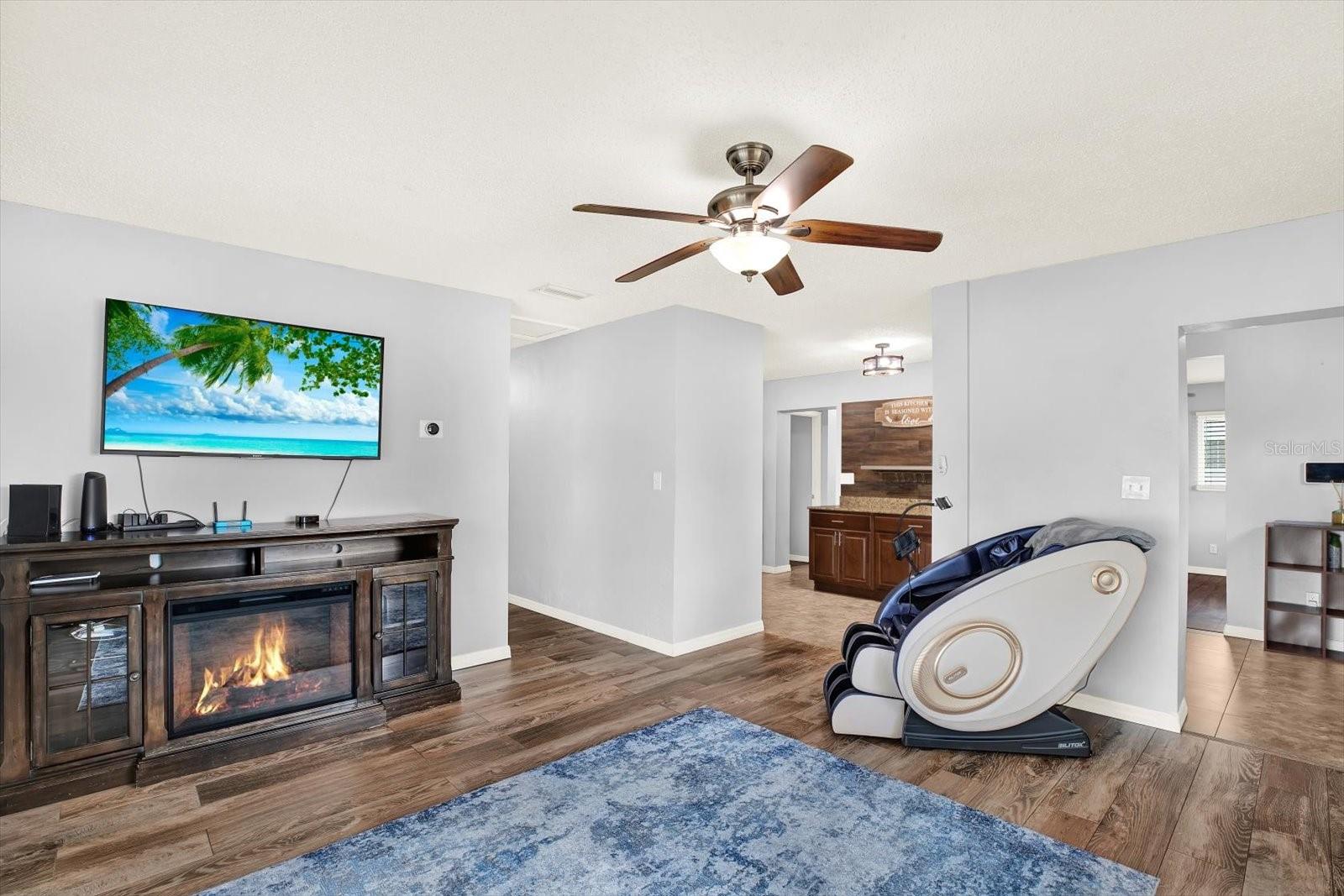 Image 9 of 34 For 7395 18th Street N