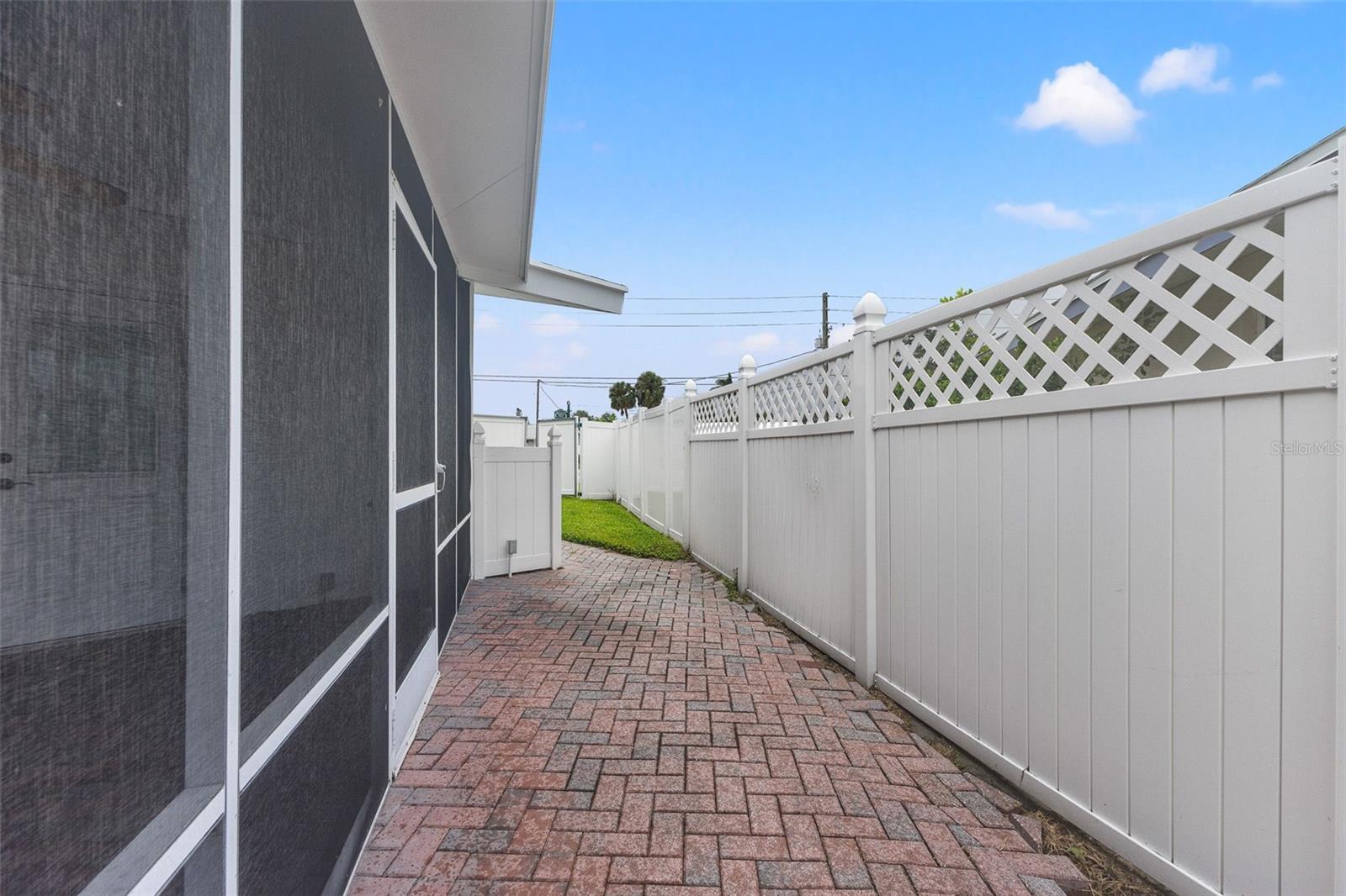 Image 17 of 67 For 4000 14th Way Ne