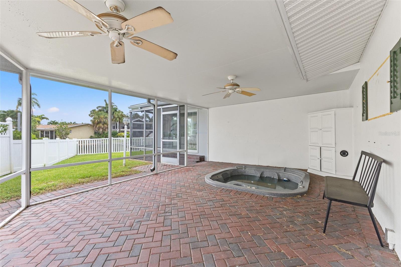 Image 18 of 67 For 4000 14th Way Ne